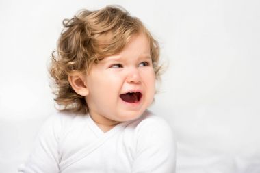 Ağlayan bebek kız