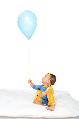 Balon ile Asya yürümeye başlayan çocuk