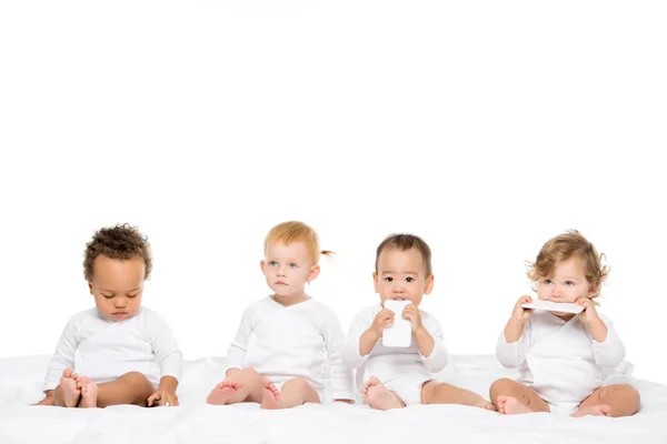 Multicultural toddlers holding smartphones — Stock Photo, Image