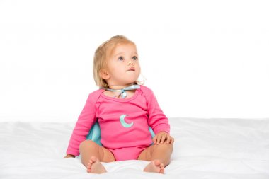 süper kahraman pelerinli bebek