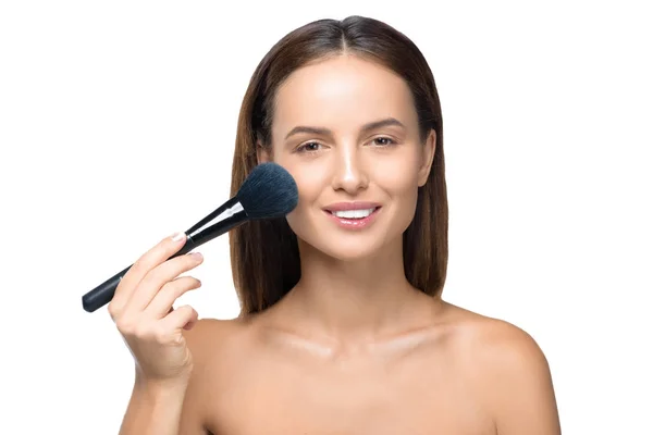 Naken flicka med makeup borste — Stockfoto