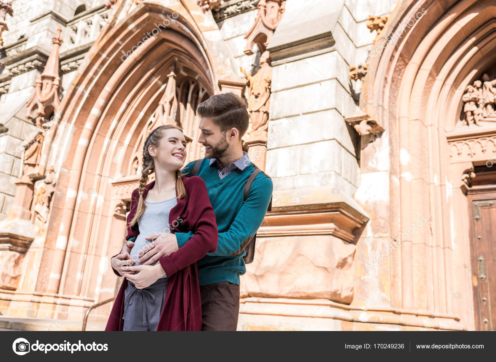 Mann berührt Bauch von schwangerer Frau — kostenloses Stockfoto © AllaSerebrina 170249236