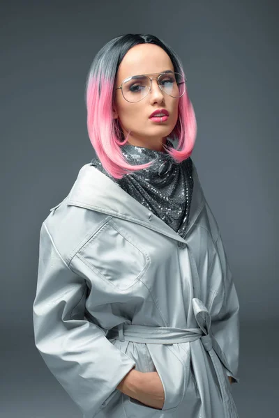 ピンク髪のファッショナブルな女の子 — ストック写真