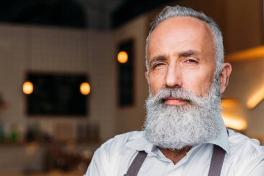 Kıdemli kafe işçi