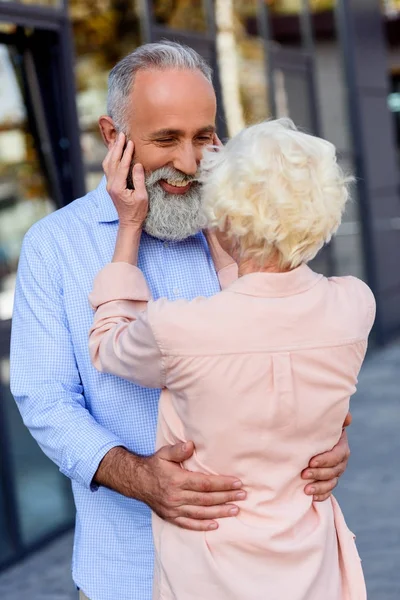 Senior couple on street — Free Stock Photo