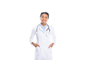 Afrika kökenli Amerikalı doktor beyaz ceket
