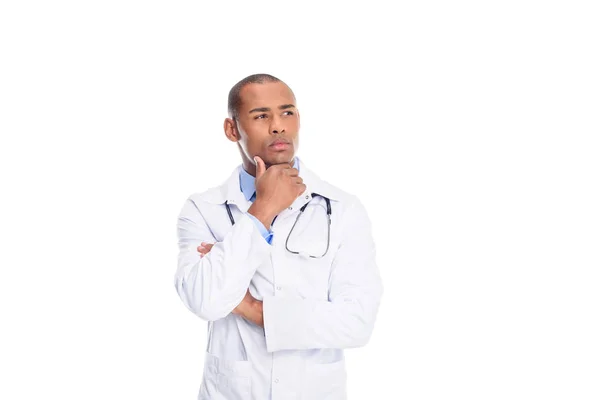 Nachdenklicher afrikanischer amerikanischer Arzt — Stockfoto