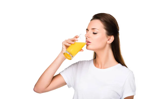 Mujer con vaso de jugo fresco — Foto de stock gratuita