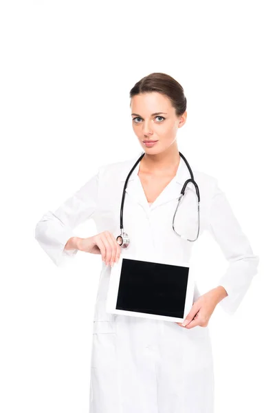 Γιατρός με ψηφιακή δισκίο — Δωρεάν Φωτογραφία