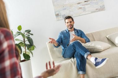 Adam kız arkadaşına söz Divan