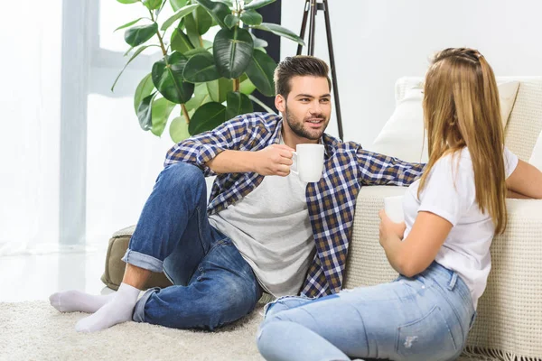 Casal tomando café — Fotografia de Stock