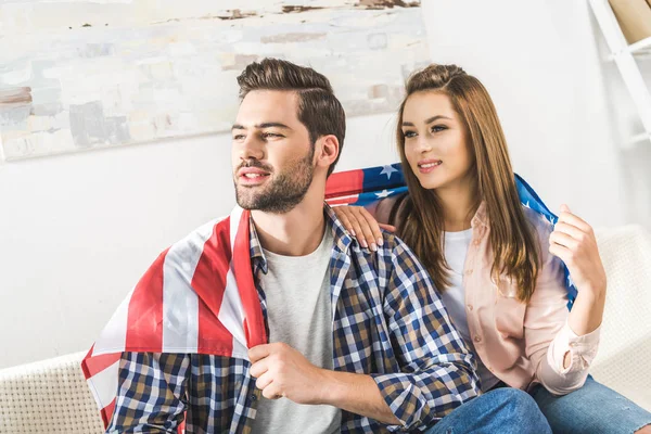 Couple wrapped in American flag — Stock Photo, Image