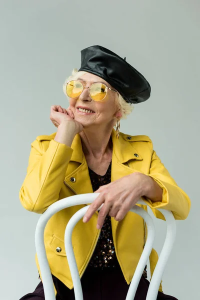 Divatos idősebb nő — Stock Fotó