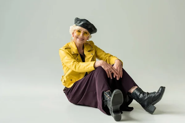 Snygg äldre kvinna — Stockfoto