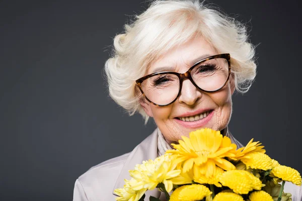 Glückliche Seniorin — Stockfoto