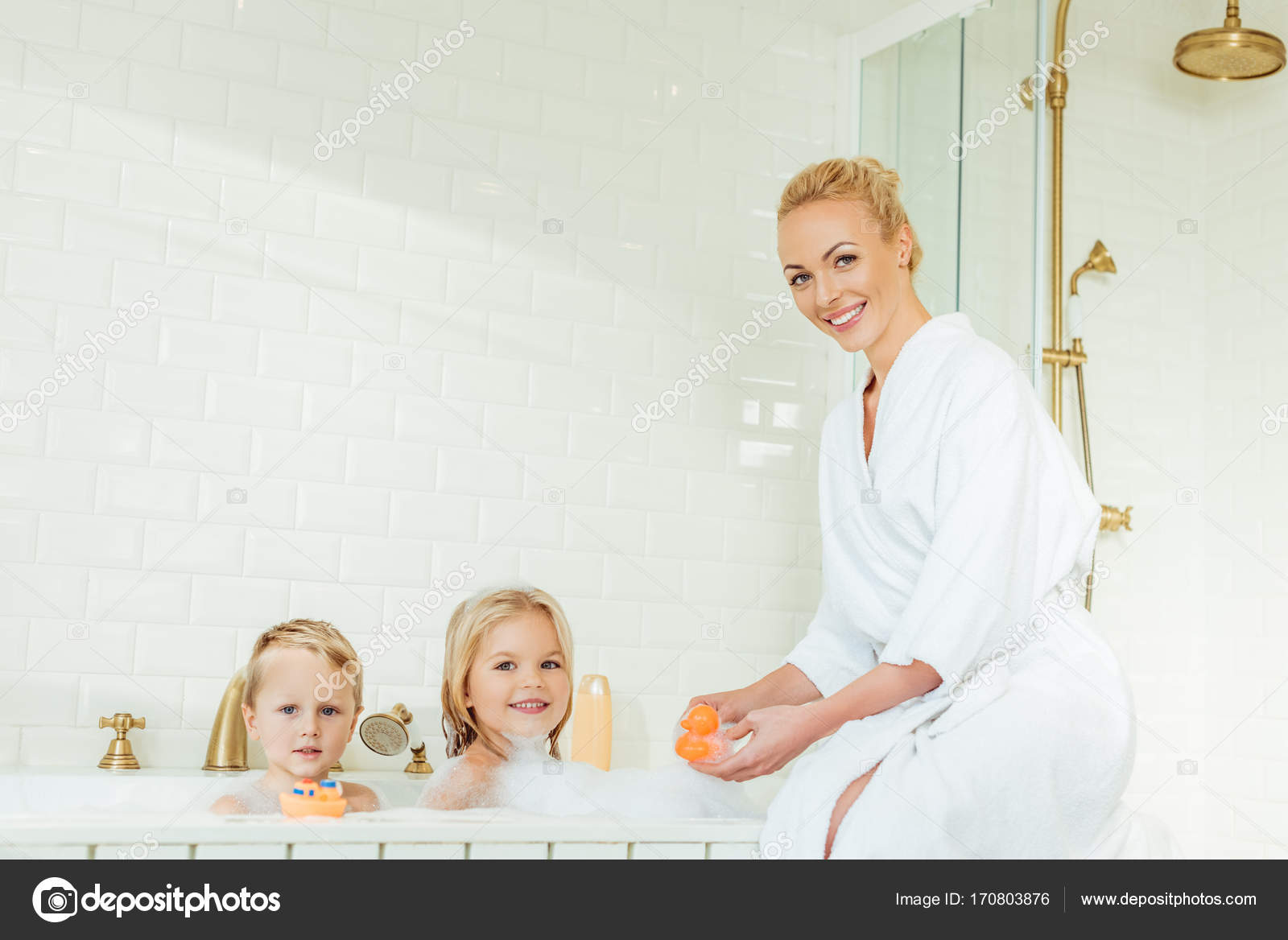Mother washing kids in bathtub — Stock Photo © AllaSerebrina 170803876