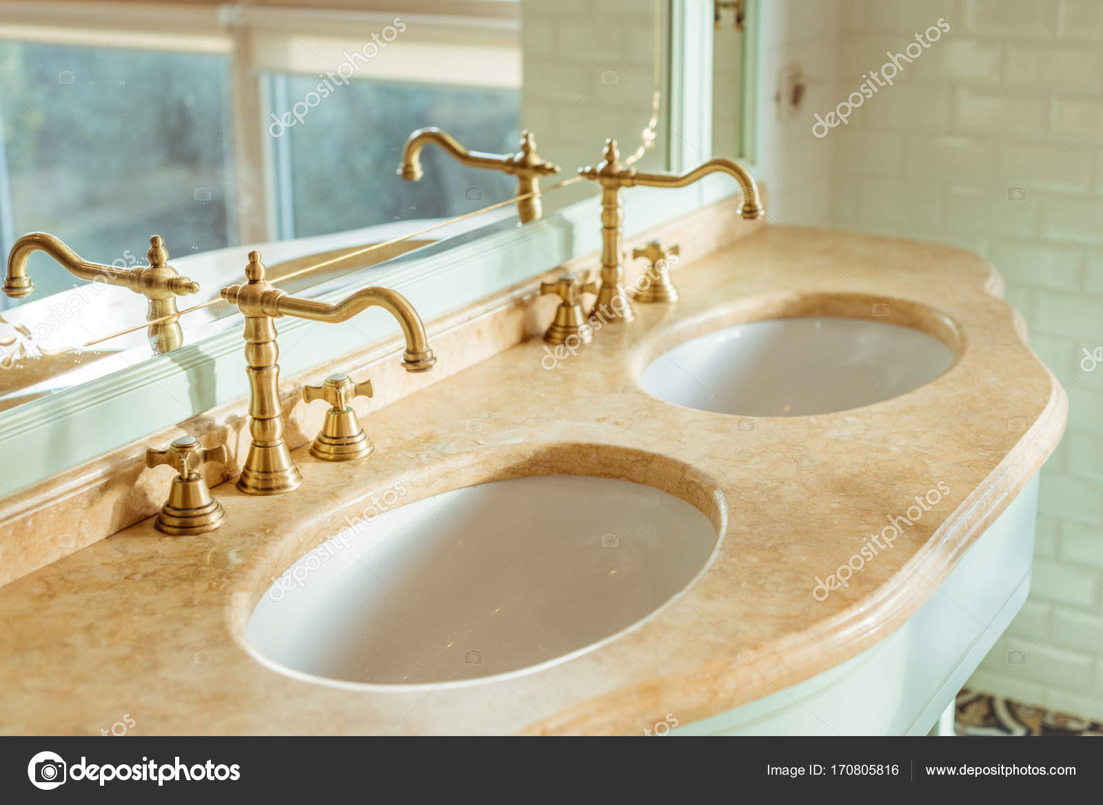 Fregaderos de baño — Foto de stock © AllaSerebrina #170805816