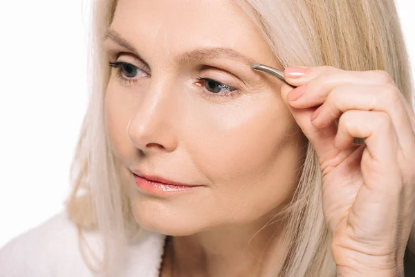 Woman making eyebrow correction — Stock Photo, Image