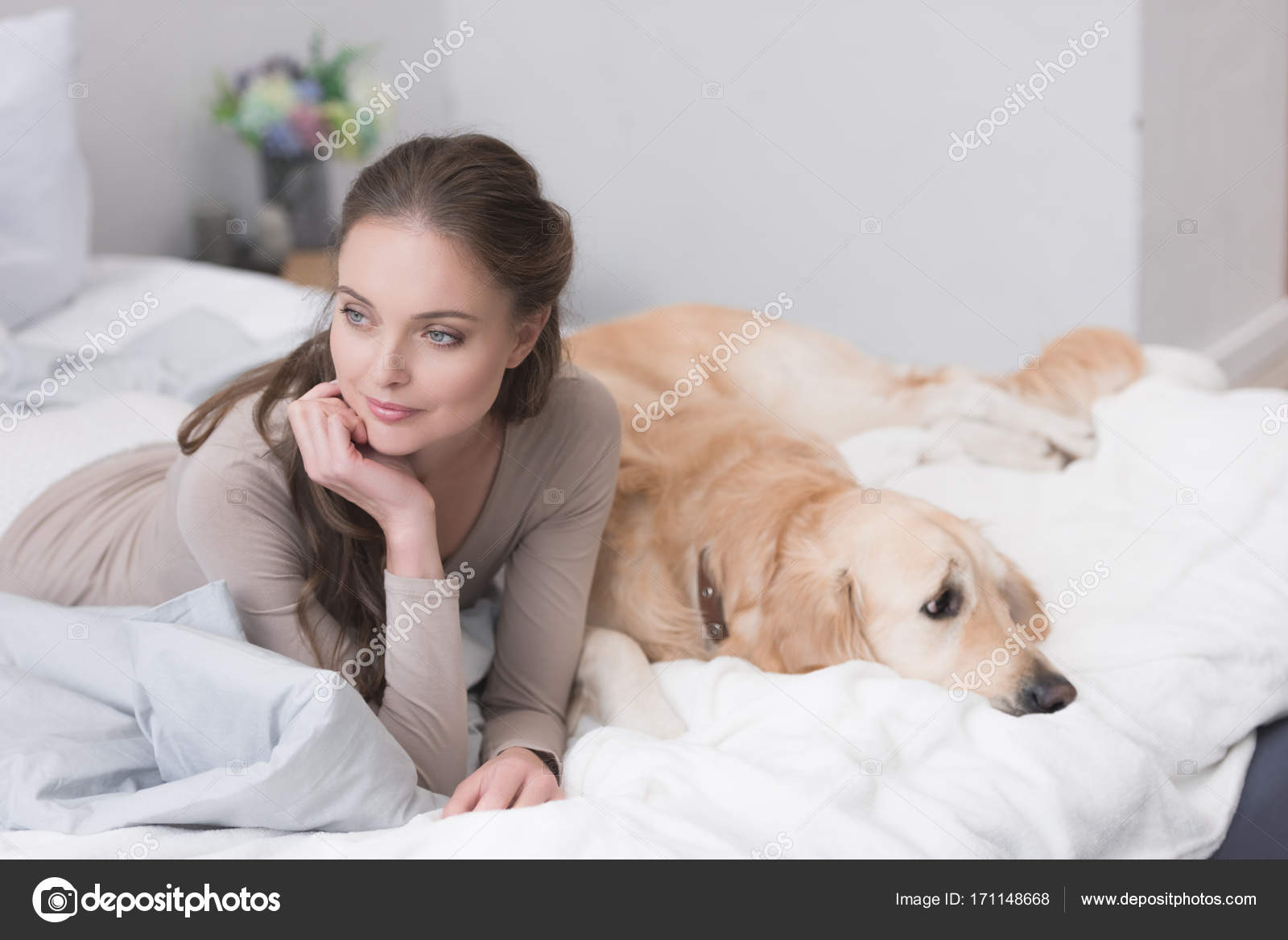 Pictures dogs in bed Woman lying on bed with dog — Stock Photo