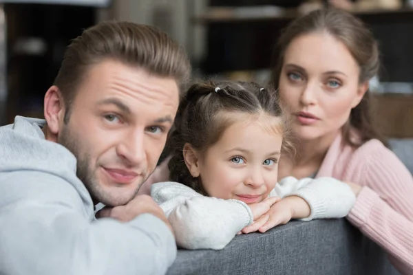 Genitori con figlia — Foto Stock