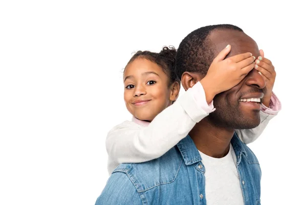 Daughter closing eyes to father — Stock Photo, Image