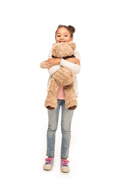 Африканский американец с плюшевым мишкой
