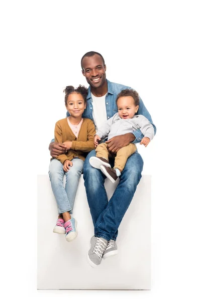 Αφρικανική αμερικανική πατέρας με παιδιά — Φωτογραφία Αρχείου