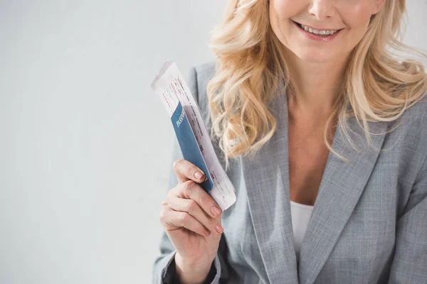 Businesswoman with flight ticket — Free Stock Photo