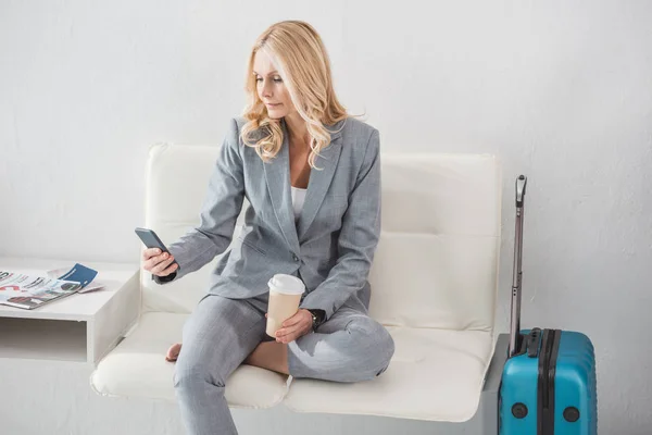 Businesswoman with coffee and smartphone — Stock Photo, Image