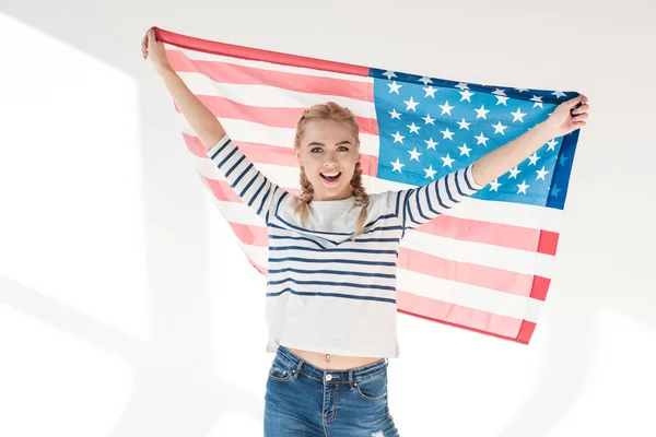 Jeune femme avec nous drapeau — Photo