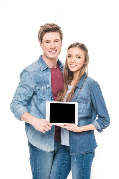 Jeune couple avec tablette numérique — Photo