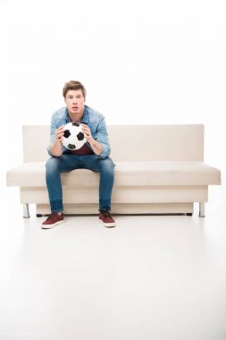 Futbol topu ile genç adam