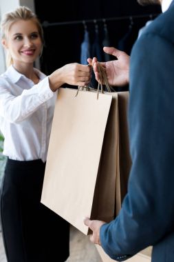 işadamı ve satıcı butik