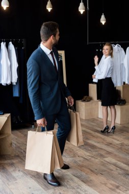 işadamı ve satıcı butik