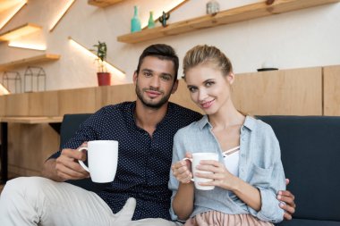 couple drinking coffee   clipart