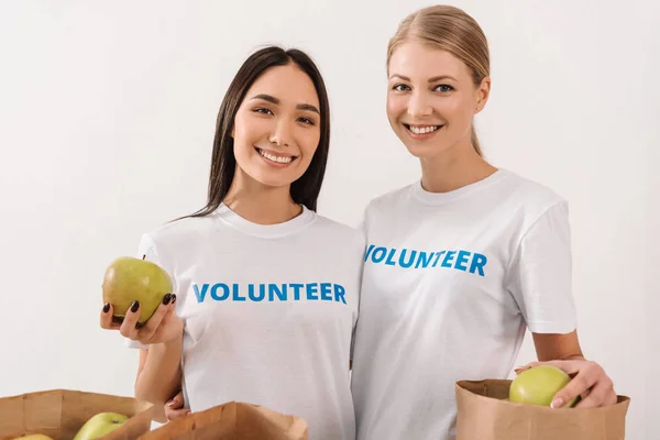 Female volunteers with apples — Stock Photo, Image