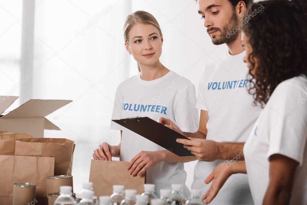 volunteers working together