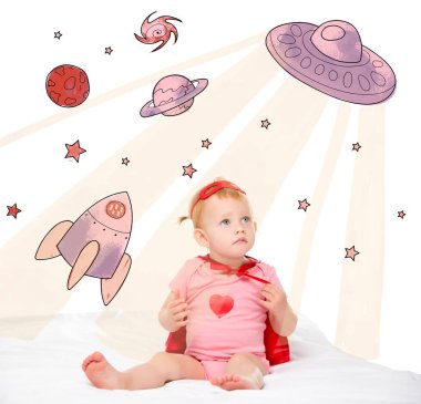 süper kahraman kostümü içinde bebek