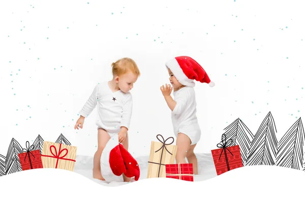 Bambini con cappelli da Babbo Natale — Foto Stock