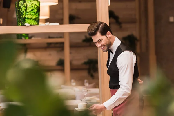 Waiter serving cup of coffee — Stock Photo, Image