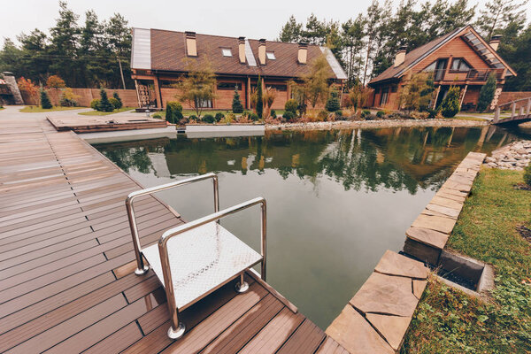 Пруды и загородные коттеджи
