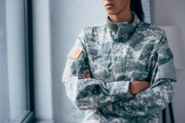 Uniforme militar con emblema de bandera de EE.UU. —  Fotos de Stock