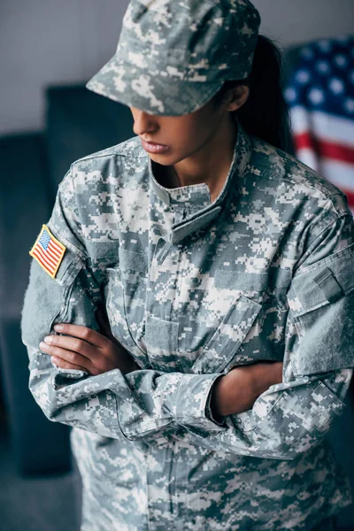 Kvinnelig soldat. – stockfoto