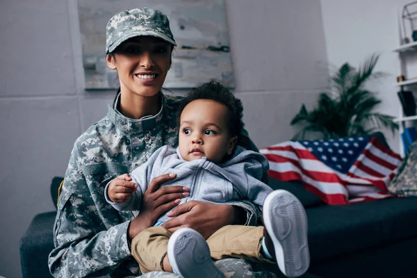 Africano americano madre con hijo — Foto de Stock