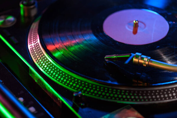 Mezclador de sonido con vinilo — Foto de Stock
