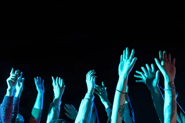 Τα χέρια σε μουσική συναυλία — Φωτογραφία Αρχείου