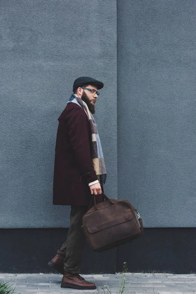 Homem em elegante roupa outonal — Fotografia de Stock