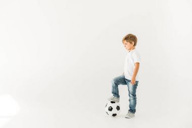 çocuğun futbol topu