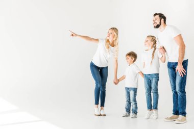 Mutlu genç aile