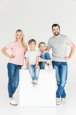 Mutlu genç aile
